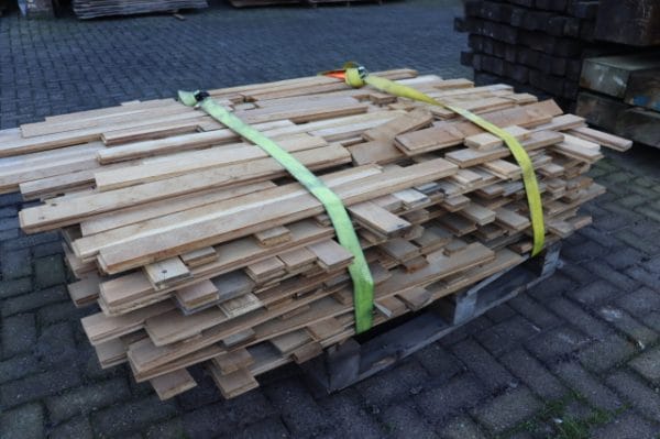 Unieke oude dansvloer planken uit Roosendaal mes groef recycle hout